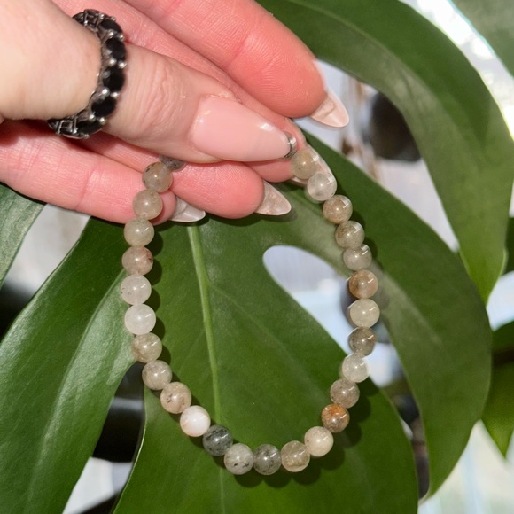 Green Ghost Quartz crystal bracelet - Picture 2 of 4